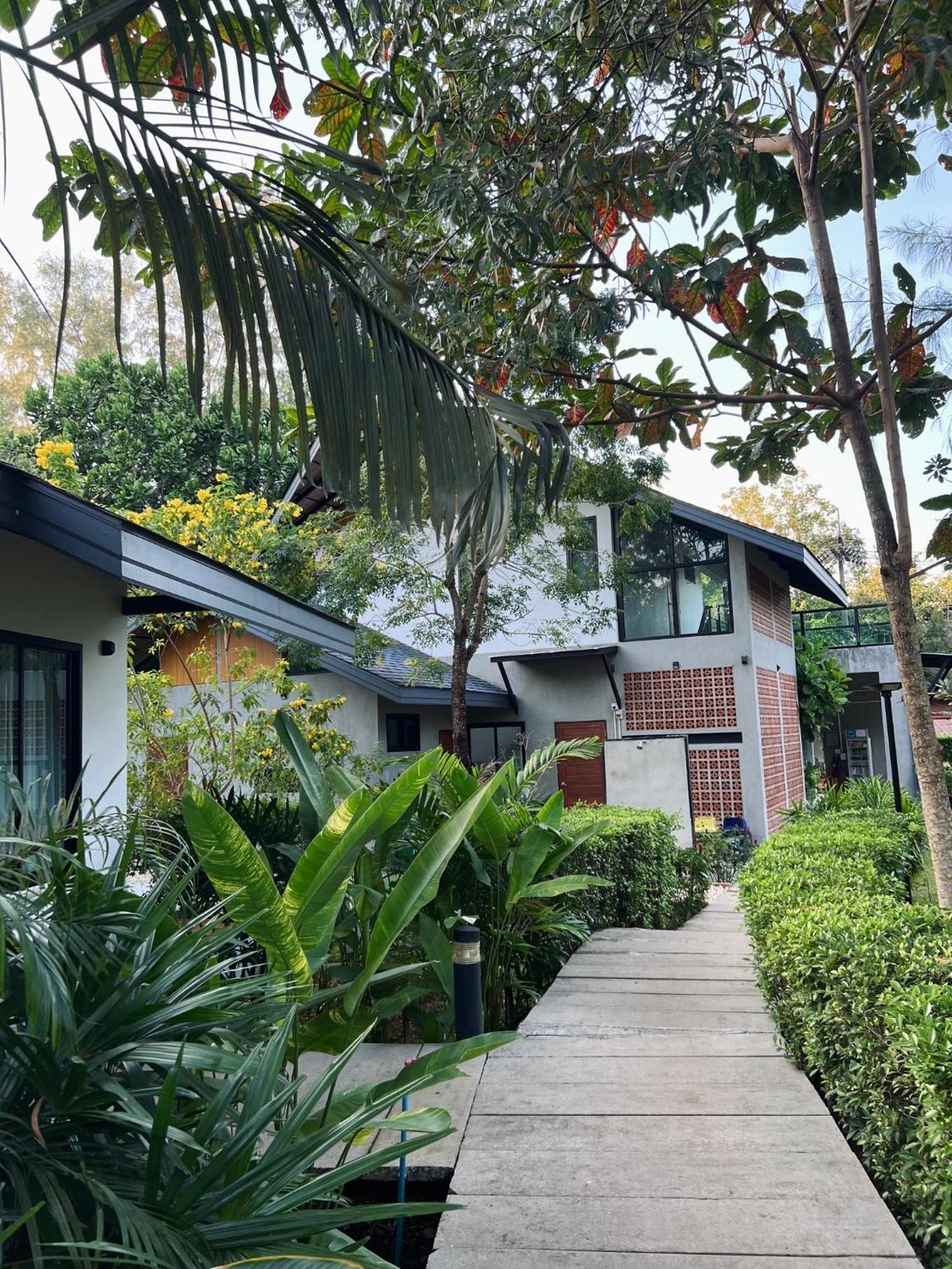 Hotel The Mantra Navi Ko Lanta Esterno foto