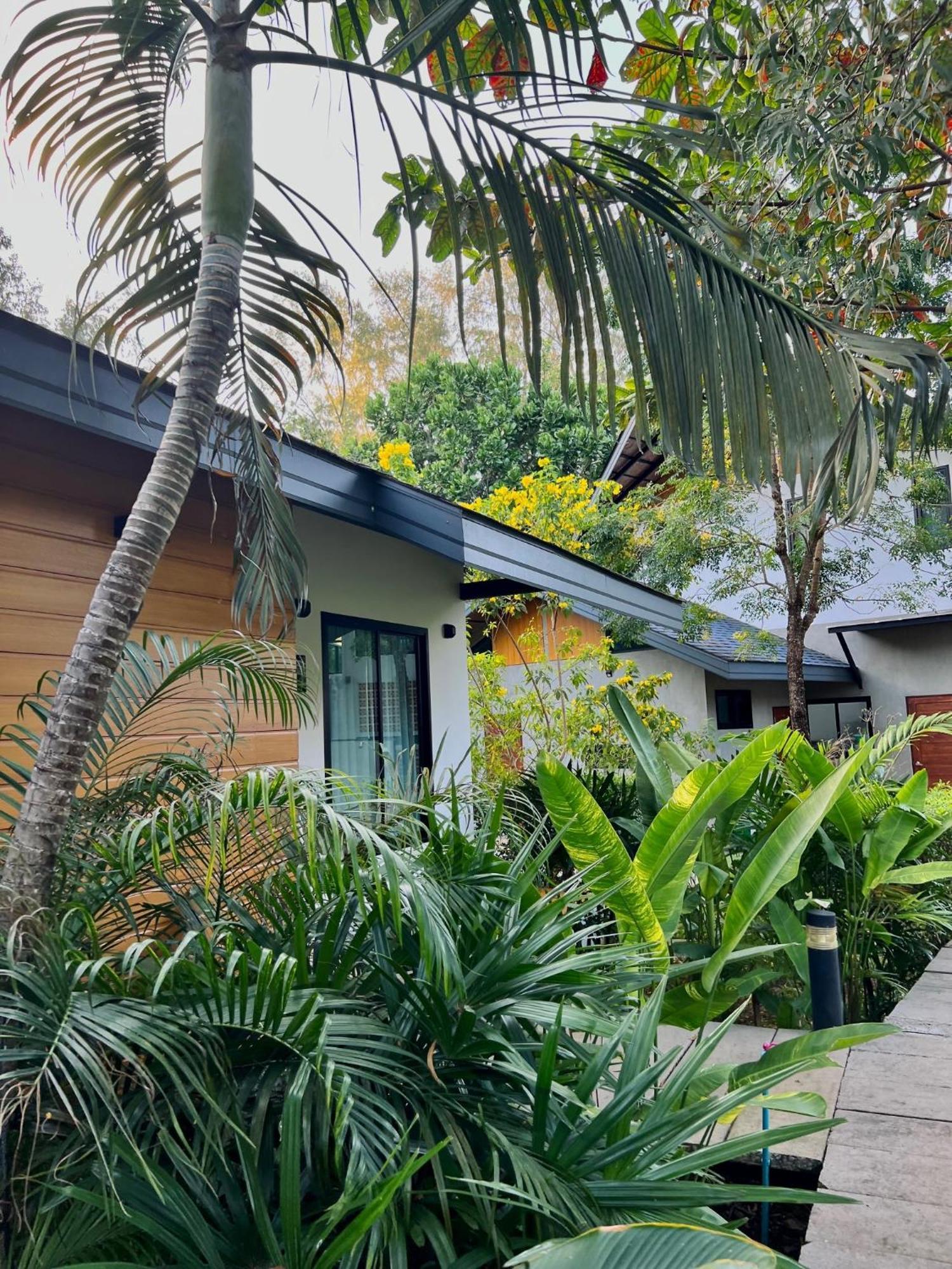 Hotel The Mantra Navi Ko Lanta Esterno foto